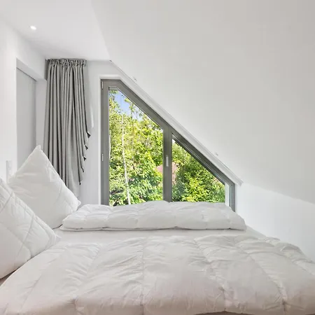 4 Bedroom Gorgeous In Tossens